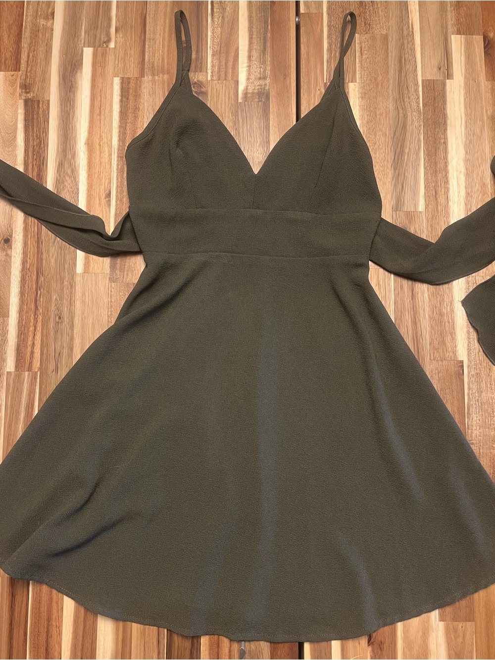Boutique Women’s Olive Green V-Neck Back Spaghetti Strap Dress